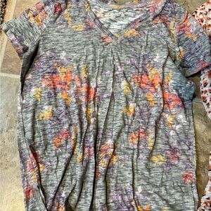 Mudd Gray V-Neck Tee with Purple and Orange Accents